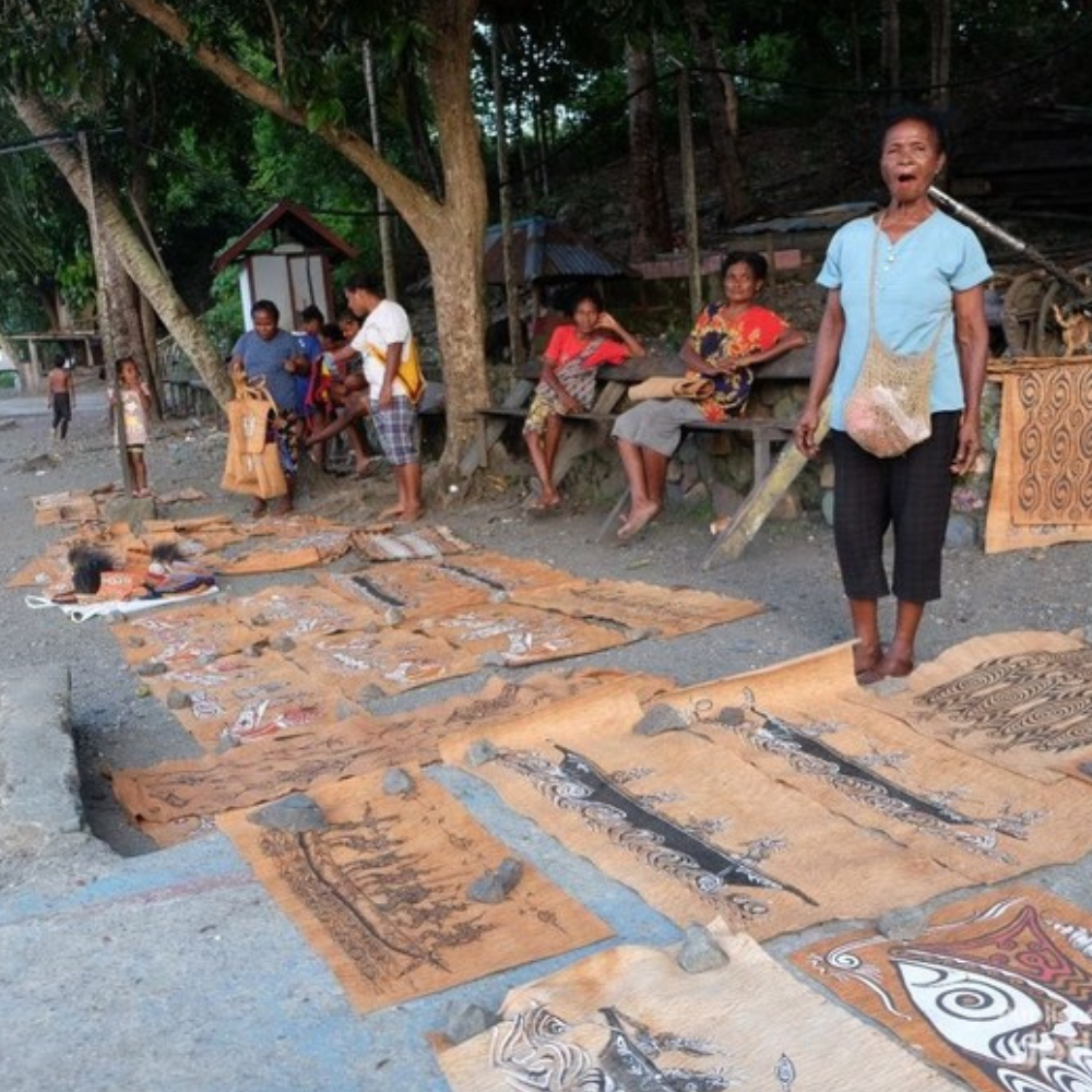 Legenda Naga dan Lukisan Kulit Kayu di Danau Sentani